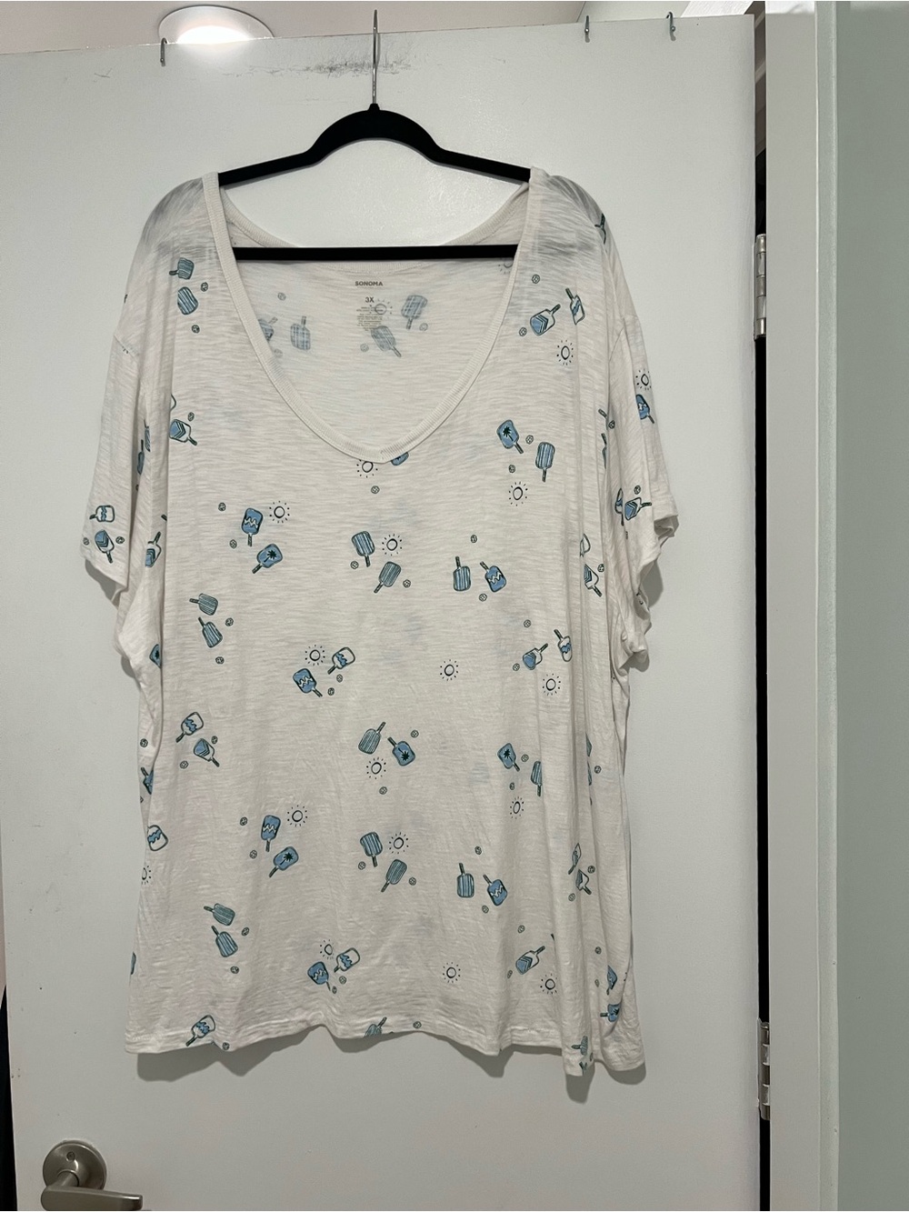 Sonoma White Scoop Neck Tee with Blue Novelty Print